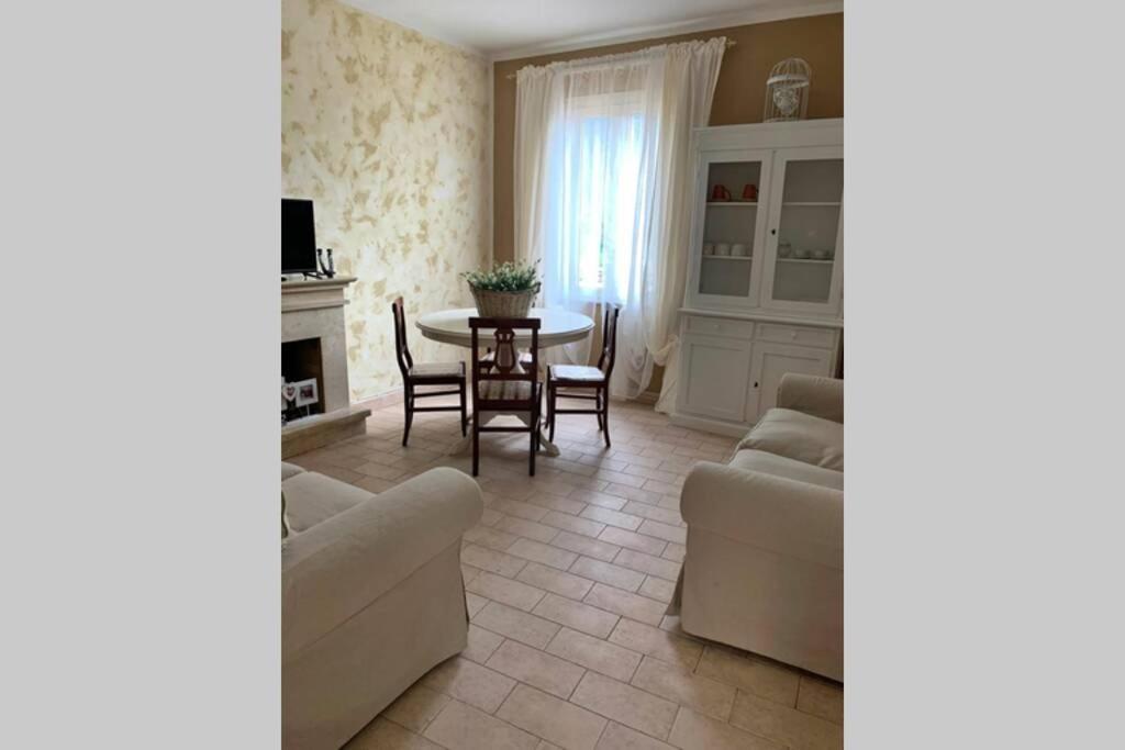 Casa Flea - Holiday Apartment With 2 Bedrooms Гуалдо Тадино Екстериор снимка